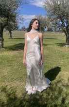 Load image into Gallery viewer, The Olive Tulle Scarf - Wearemancini