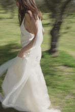 Load image into Gallery viewer, TULLE BRIDAL NECK SCARF