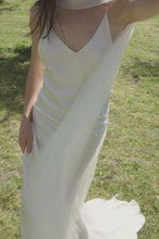 Load image into Gallery viewer, BRIDAL TULLE NECK PIECE IVORY