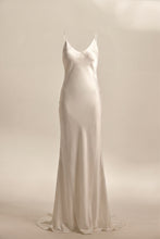 Load image into Gallery viewer, Ciara Bridal Gown - Wearemancini
